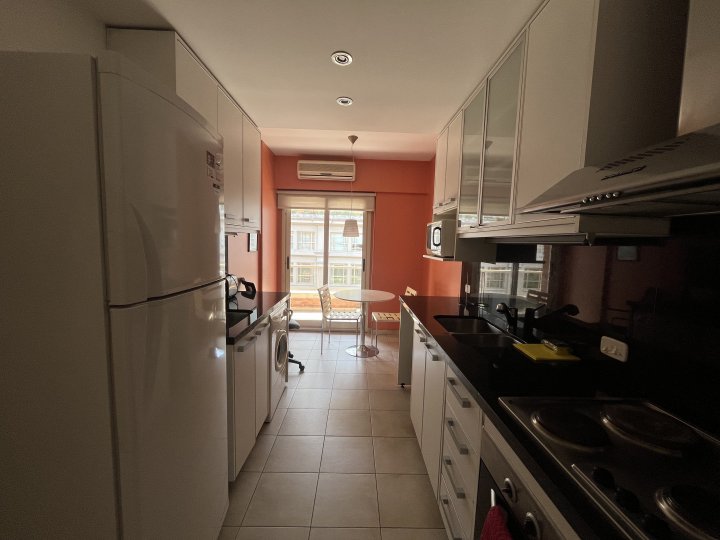Puerto Madero, Juana Manso 1100, 2 amb, u$s 1,800 + servicios.