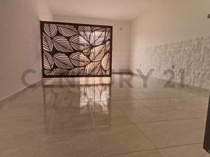 CASTELAR PH EN VENTA CON PATIO Y COCHERA APTO PROFESIONAL Y APTO CREDITO  UN AMBIENTE.