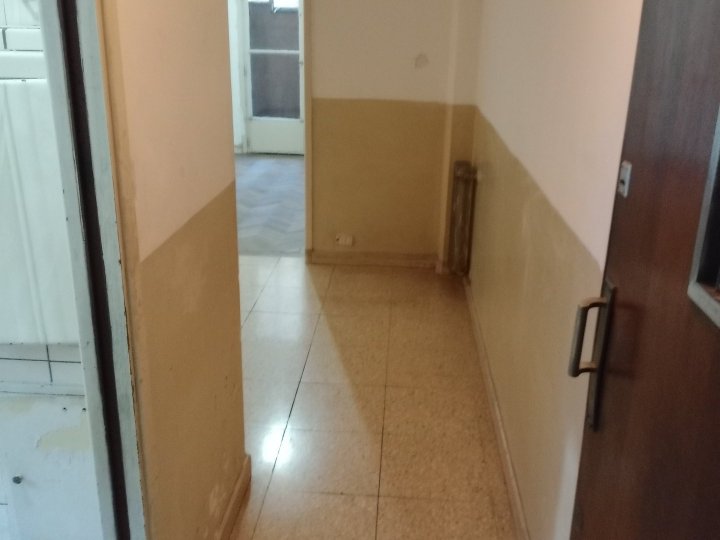 VENTA URGENTE PARA RECICLAR CON MUCHAS POSIBILIDADES 4 AMBIENTES DOS BAÑOS 77 M2 RIVADAVIA 2516  EXCELENTE NEGOCIO  BAJO 20%