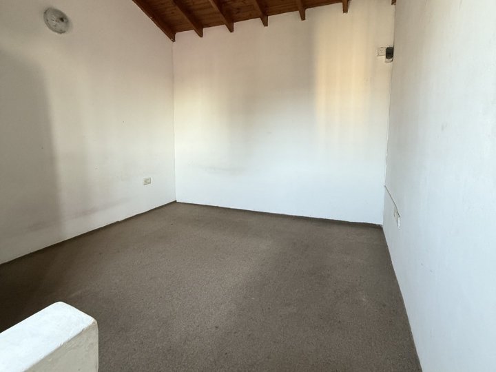 DUPLEX 2 AMB CON COCHERA Y PATIO - VILLA LUZURIAGA