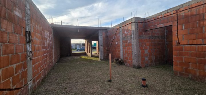 CASA EN  VENTA EN ALVEAR  OPORTUNIDAD