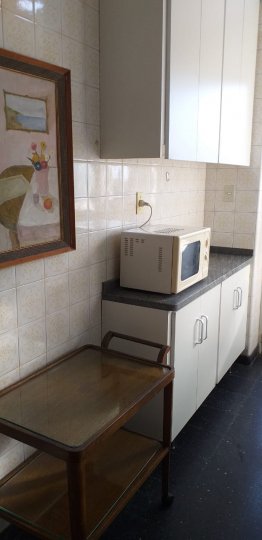 Recoleta, Arroyo 900, piso 8, 2 amb, 60m2, u$s 750 + expensas + agua +luz +gas+ agua+ internet. Expensas Mayo 2025= $ 145,000