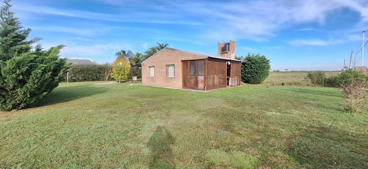 Casa de 2 Dormitorios en Venta Oliveros