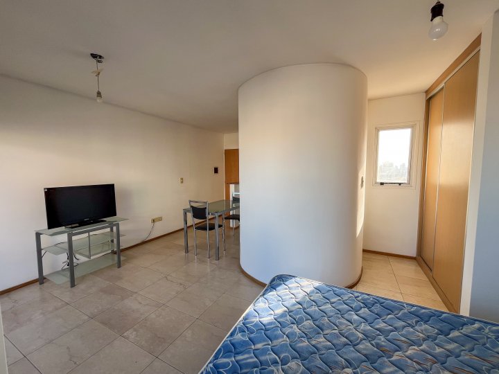Departamento monoambiente amplio en venta Santa Fe y Pueyrredon