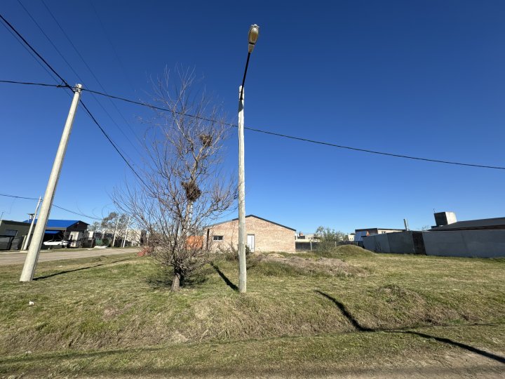 Terreno en esquina - Barrio Tierra de Sueños 3, Roldán.