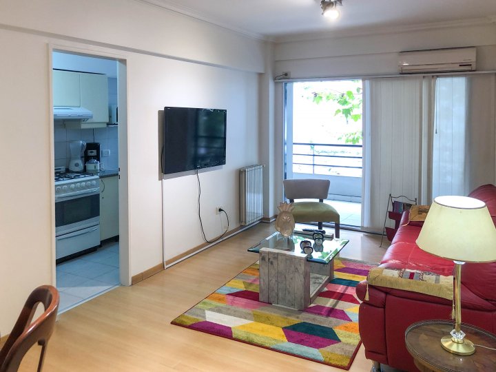 Palermo Nuevo, Godoy Cruz 2900, piso 2, frente,  3 amb, 90m2, u$s 1,400 + luz + gas.