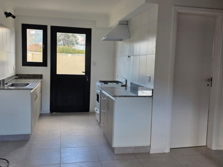 ALQUILER DE DEPARTAMENTO DE 2 DORMITORIOS C/PATIO EN Bº BUENOS AIRES, ESQUEL, CHUBUT