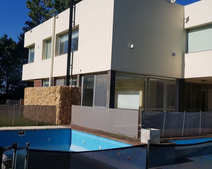 Casa 4 dormitorios en Los Alamos Club de campo - Ibarlucea