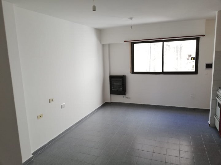 VENTA 1 DORMITORIO CON BALCON - ZONA CENTRAL DE POLICIAS - STA ROSA 1300