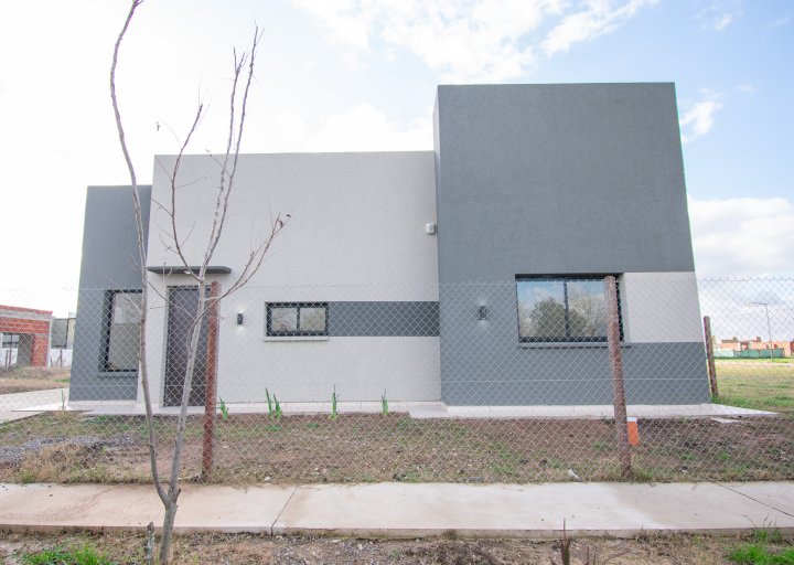 Casa en Funes Norte, 2 dormitorios. Raul Alfonsin 1430