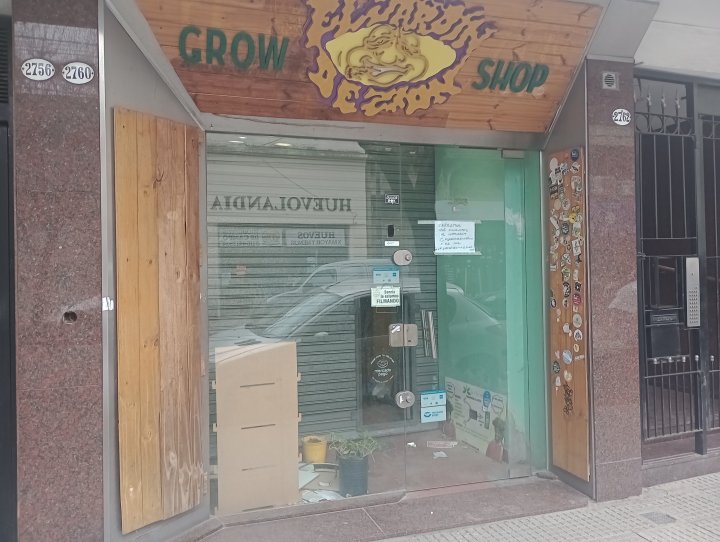 Local con sótano 88m2 en Alquiler en Flores