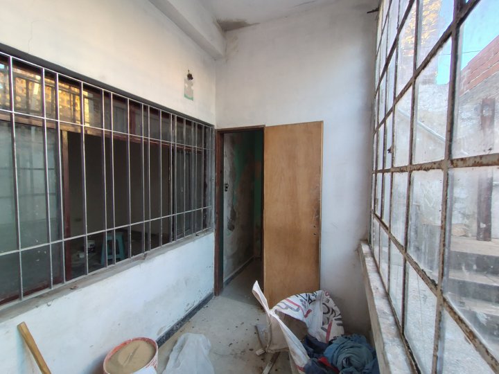 Oportunidad en Barrio Sarmiento - ¡Casa interna con patio!