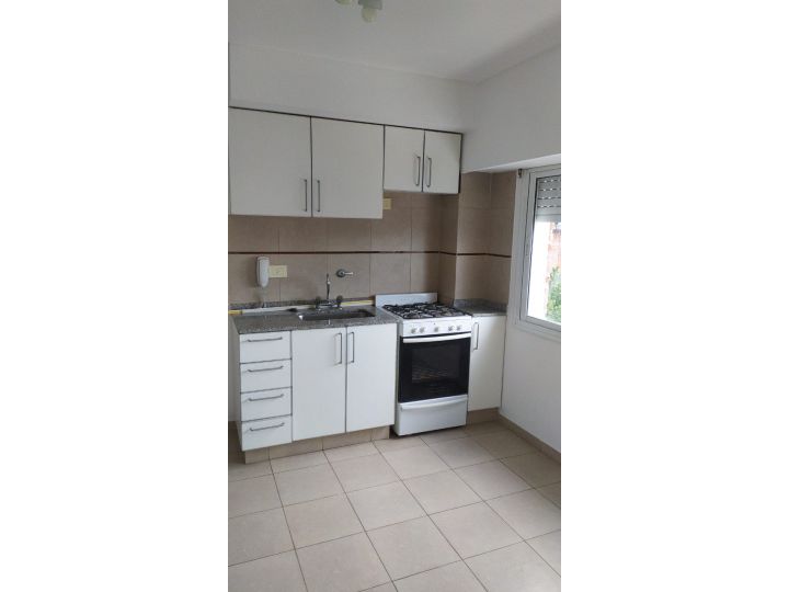 MONOAMBIENTE CON DIVISION EN LOURDES MENDOZA 2825