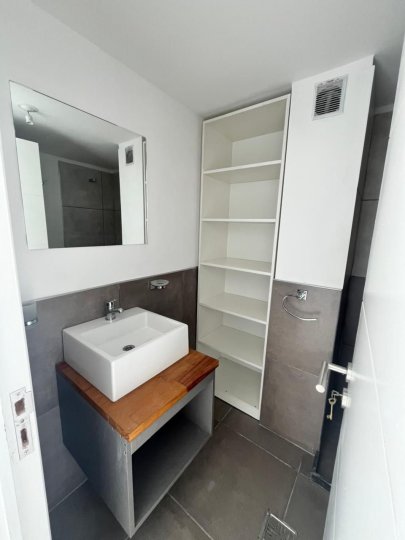 1 DORM 1/2 C/COCHERA - GRAL PAZ - LIMA 1636