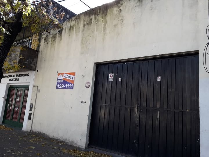 Velez Sarfield Galpon 10 x 22 , TEL: 4391111 156728718 $1.200.000