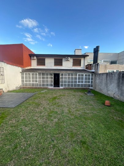 VENTA!! CASA 4 DORM- CON PARQUE-QUINCHO Y PARRILLA- APTA CRÉDITO -CASTELAR