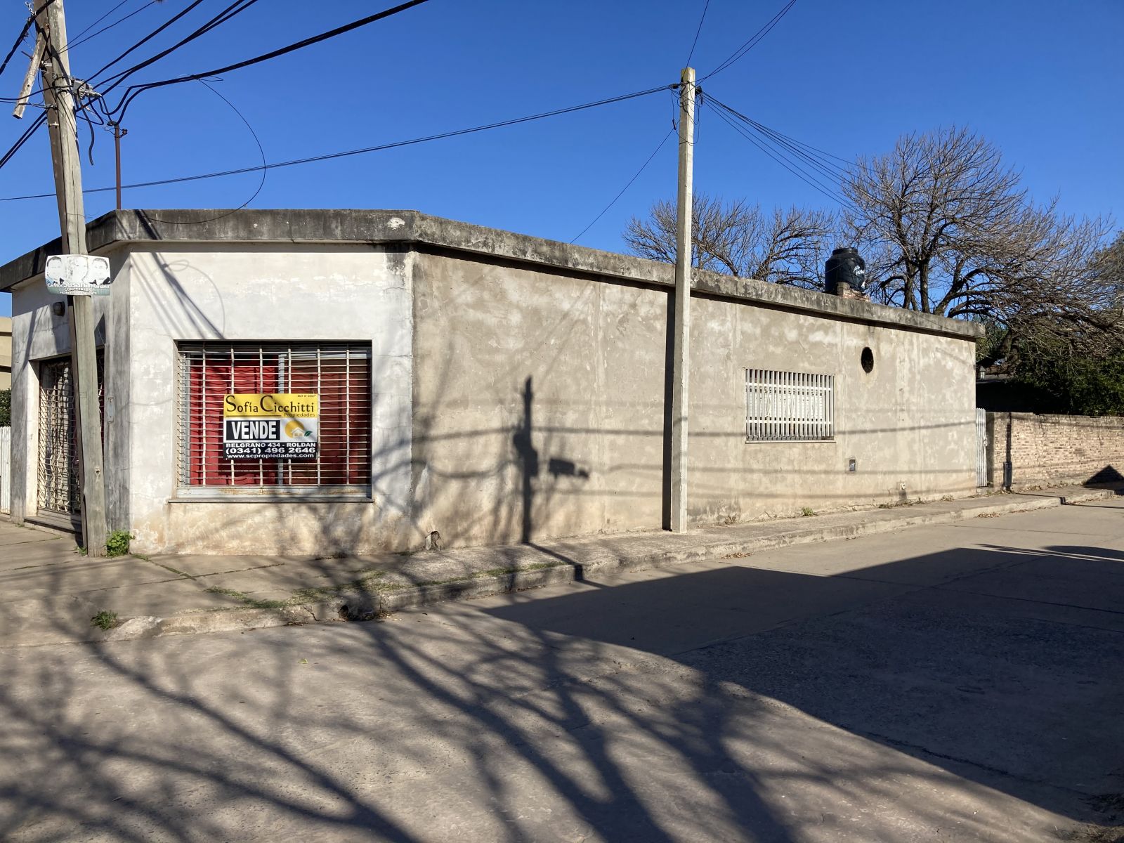 ROLDÁN - CASA EN VENTA - IMPORTANTE ESQUINA CON LOCAL