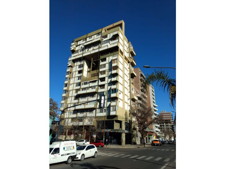 DEPARTAMENTO 3 DORMITORIOS  CON COCHERA - 27 de Febrero y Paraguay