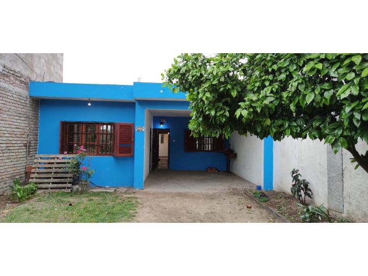 CASA. 4 DORMITORIOS. VENEZUELA 1365. BARRIO ESTRADA.