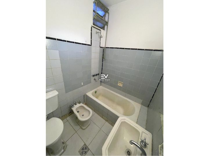 VENTA. COFICO. IDEAL INVERSOR! AMPLIO DEPTO 2 DORM + DEP DE SERV! NO PAGA EXPENSAS!!!