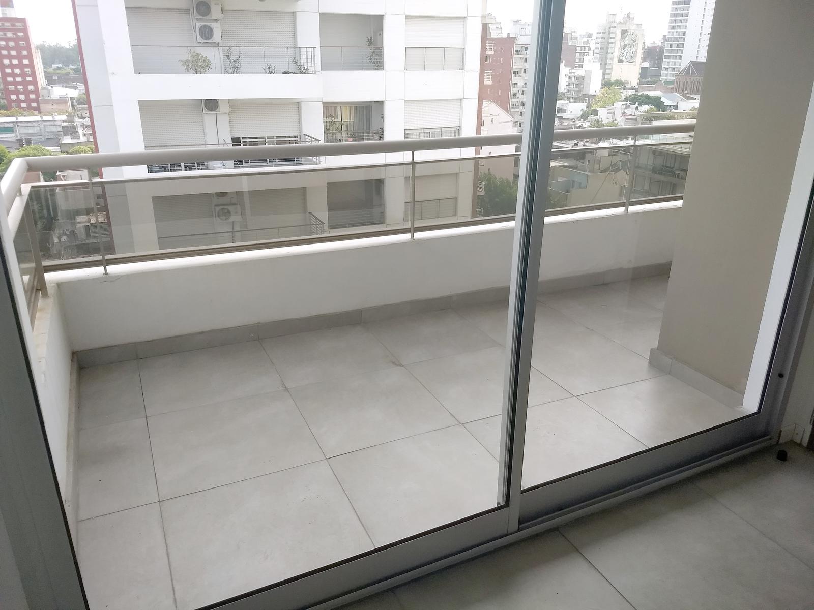 Departamento en venta un dormitorio con patio Abasto Rosario