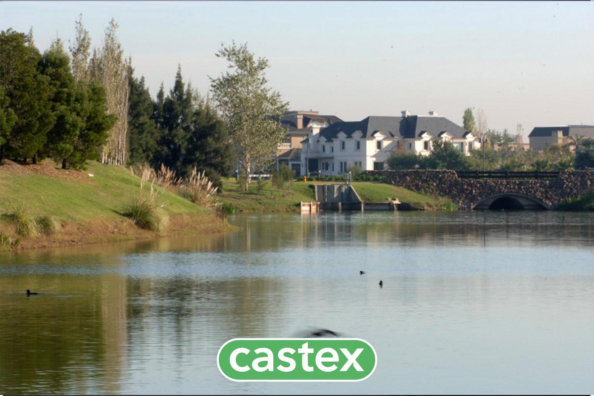 Lote  a la laguna central de Nordelta, barrio Los Puentes. doble espejo de agua