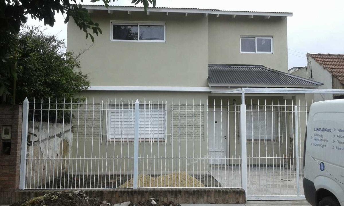 Casas en venta  - 8 dormitorios 3 baños - 260mts2 - Adrogue