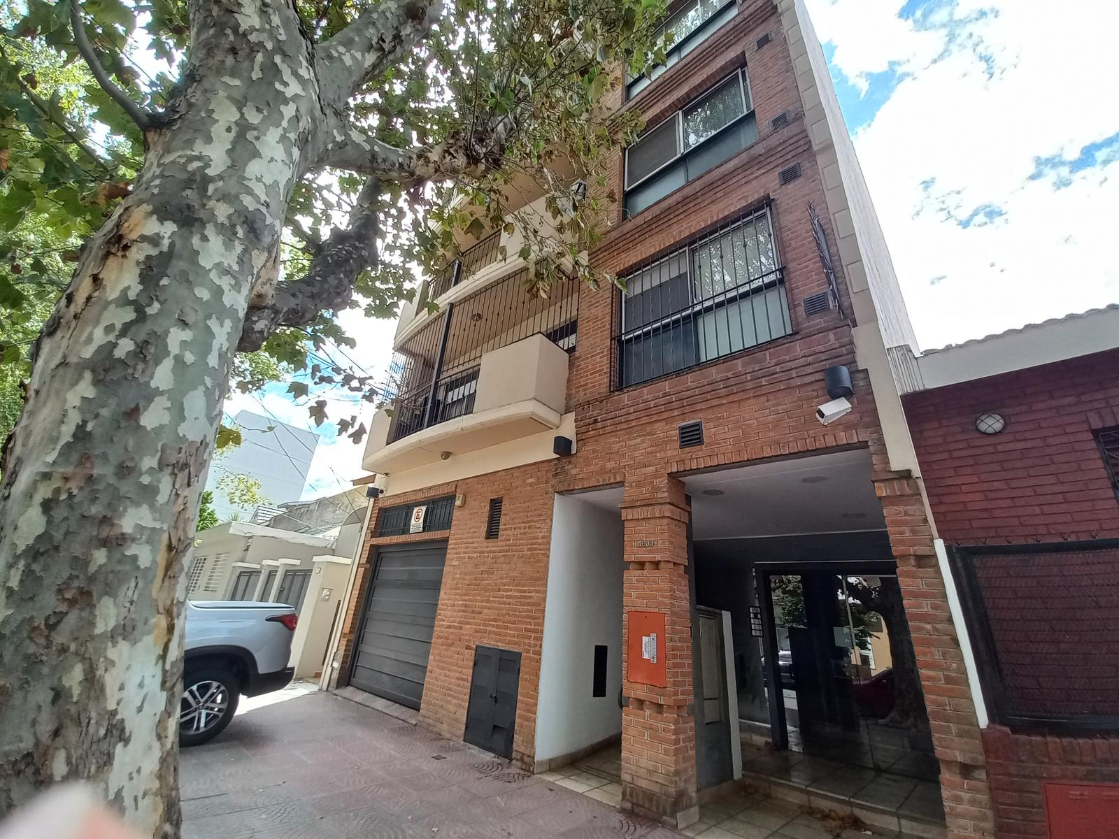 EXCELENTE 3 AMBIENTES CON PATIO APTO VIVIENDA Y PROFESIONAL