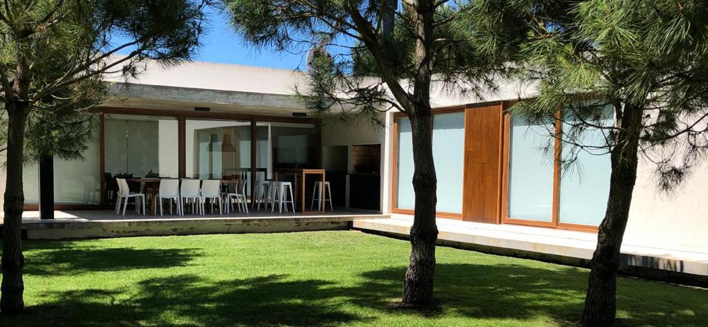 Casa 5 ambientes- Pinamar La Herradura - alquiler temporal y venta