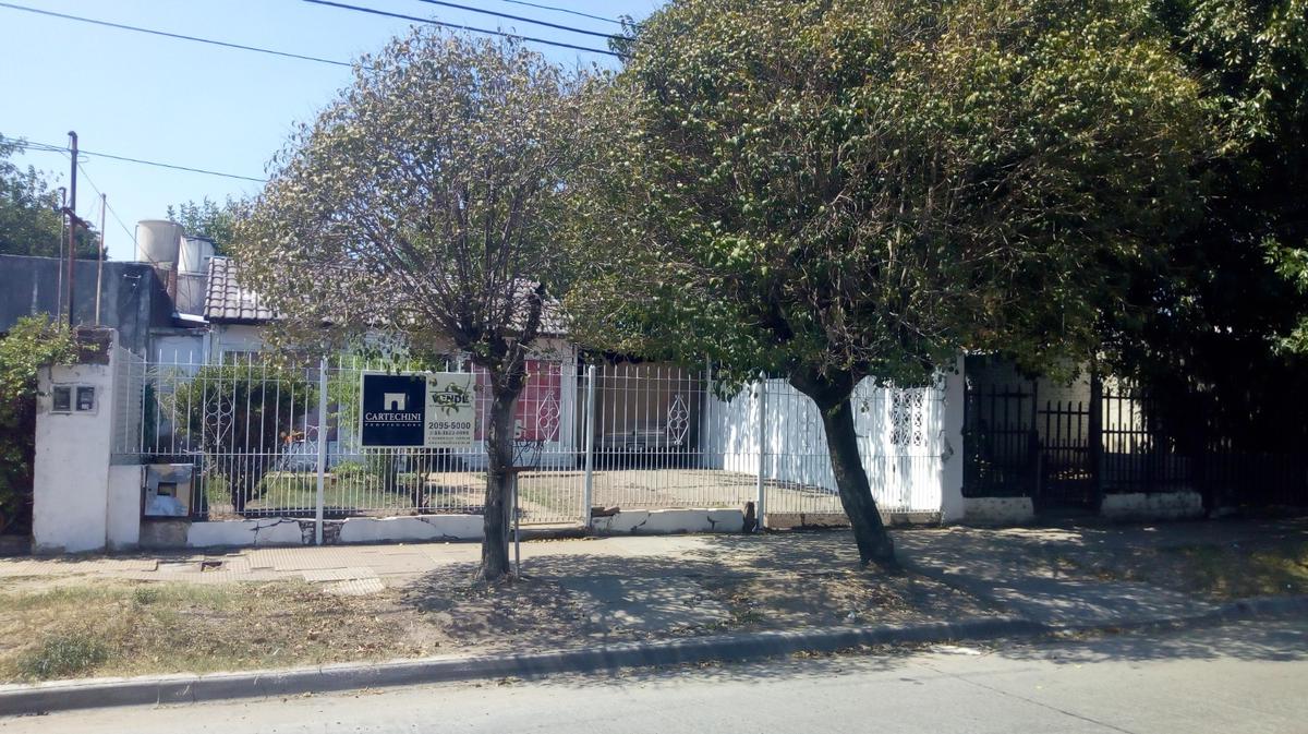 Casa terreno Comercial  venta Castelar 10 x 33