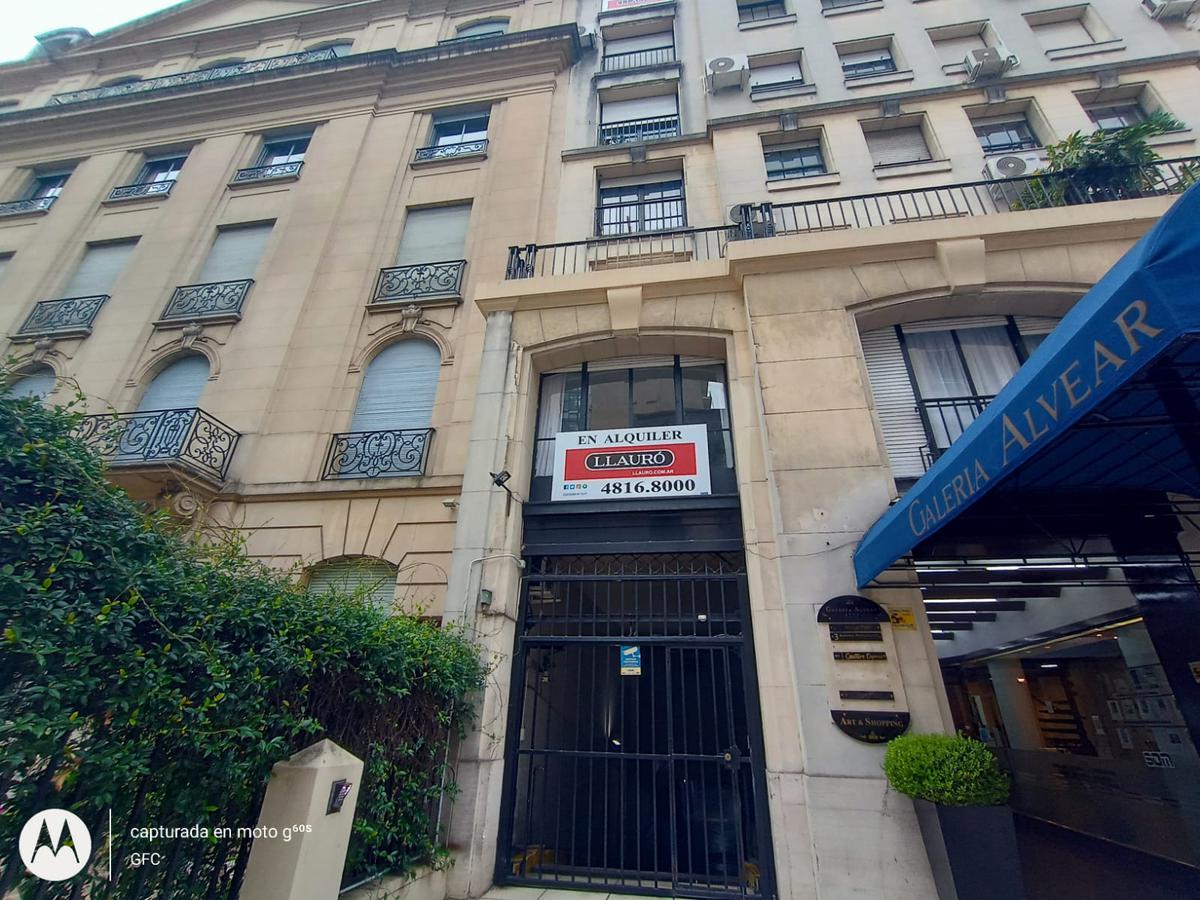 Av. Alvear y Callao, Edificio Excelente Categoría, al frente, 2 Ambientes, Cochera