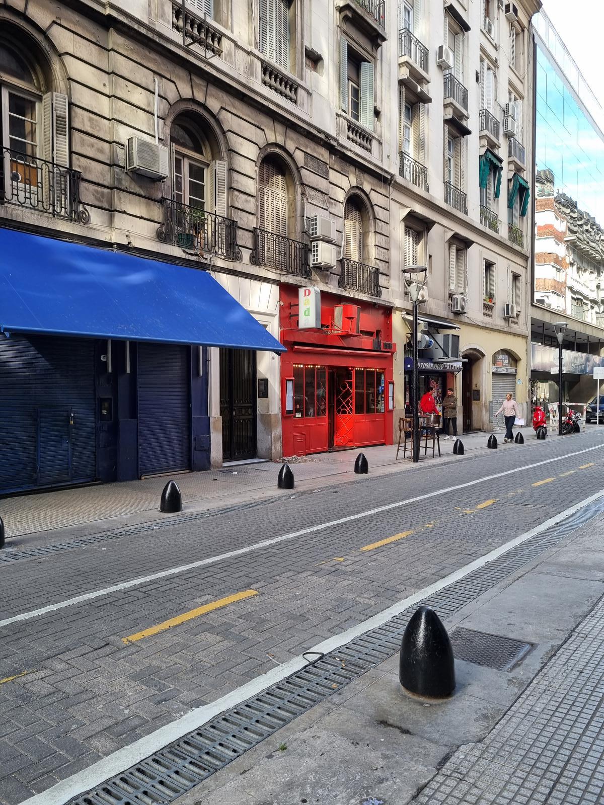 Excelente 2  Ambientes muy luminoso / Amoblado y equipado premiun  / Retiro