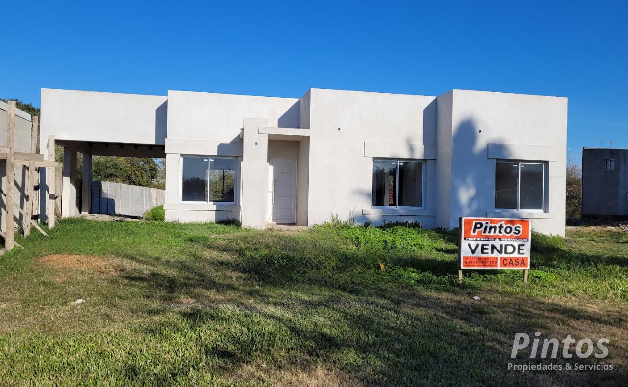 Casa con amplio lote, calle Morard. Detalles de terminación. B° El Brillante. SAN JOSE. ENTRE RIOS.