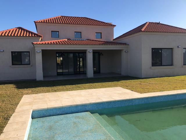 Casa  al Rio en Venta en San Benito - Villa Nueva!