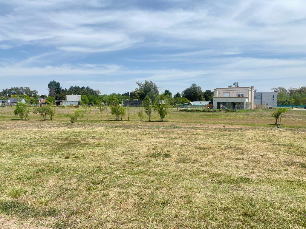 Venta  Terreno con fondo a espacio verde - Santa Lucia