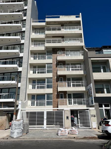 Monoambiente con balcon saliente y vista al mar. A estrenar.