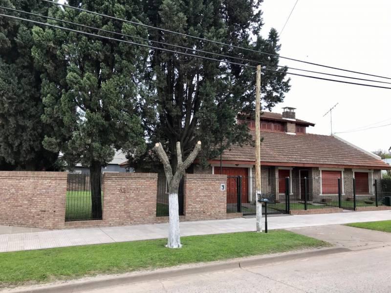 IMPORTANTE CASA EN VENTA EN EL CENTRO DE MARCOS PAZ, ZONA OESTE, BUENOS AIRES