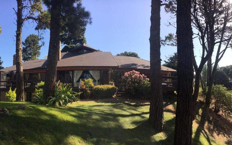 Casa de 7 ambientes en venta en Pinamar - Zona GOLF