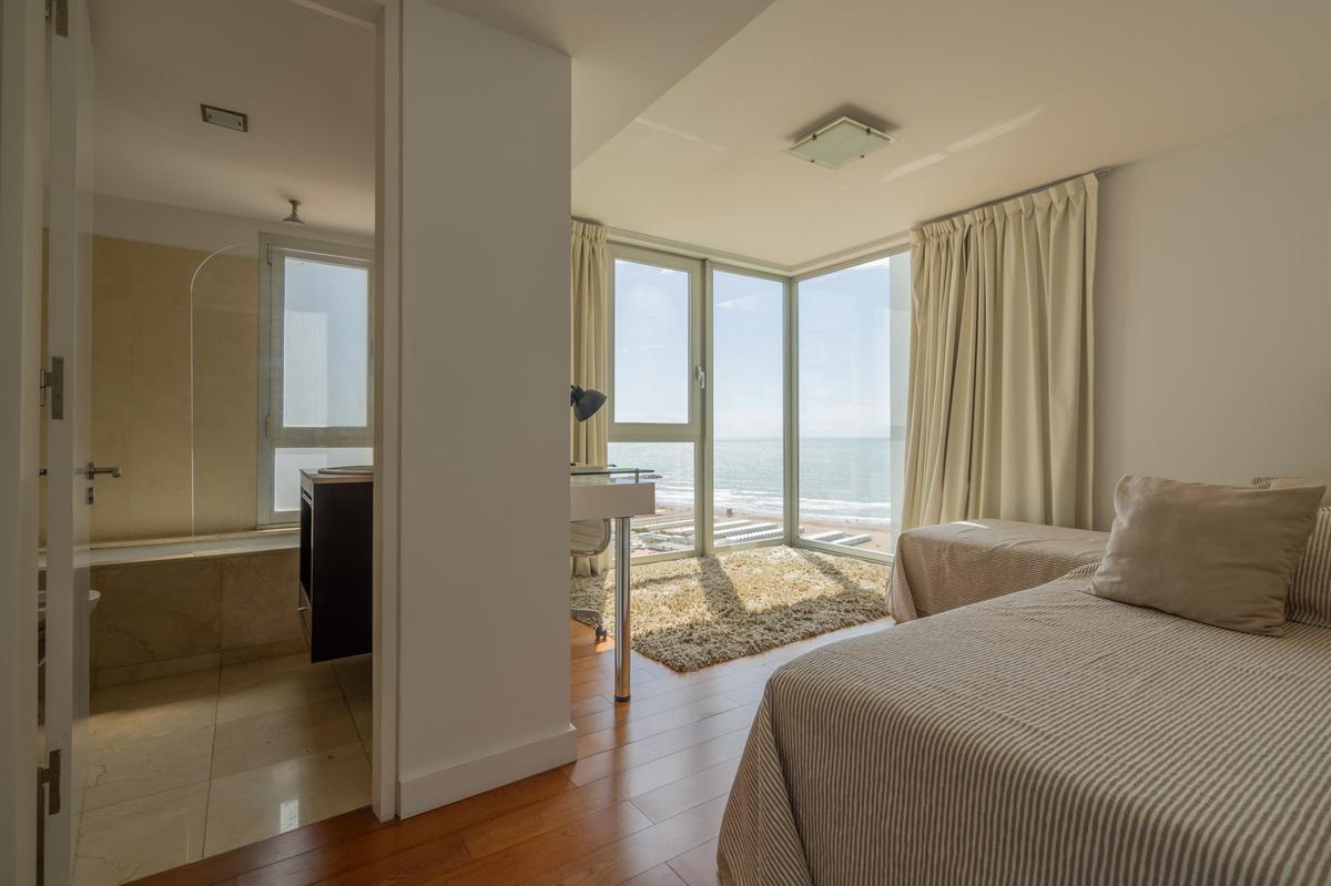 Playa grande, Edificio Vistas de Playa Grande, piso de 4 ambientes en Bv. Marítimo y Formosa