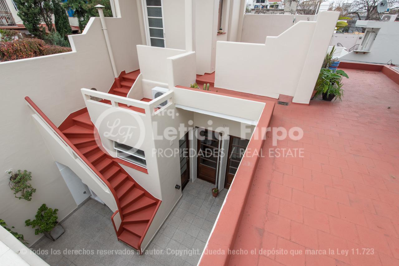 Hermoso Ph íntegramente reciclado con patio y amplia terraza.   Sin expensas