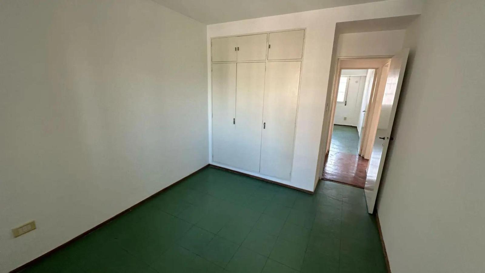 VENTA- DEPARTAMENTO DOS DORMITORIOS CON COCHERA - ZONA RIO