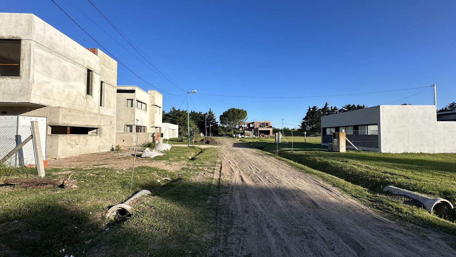 Terreno en   137 y 424. La Candelaria. Barrio cerrado.