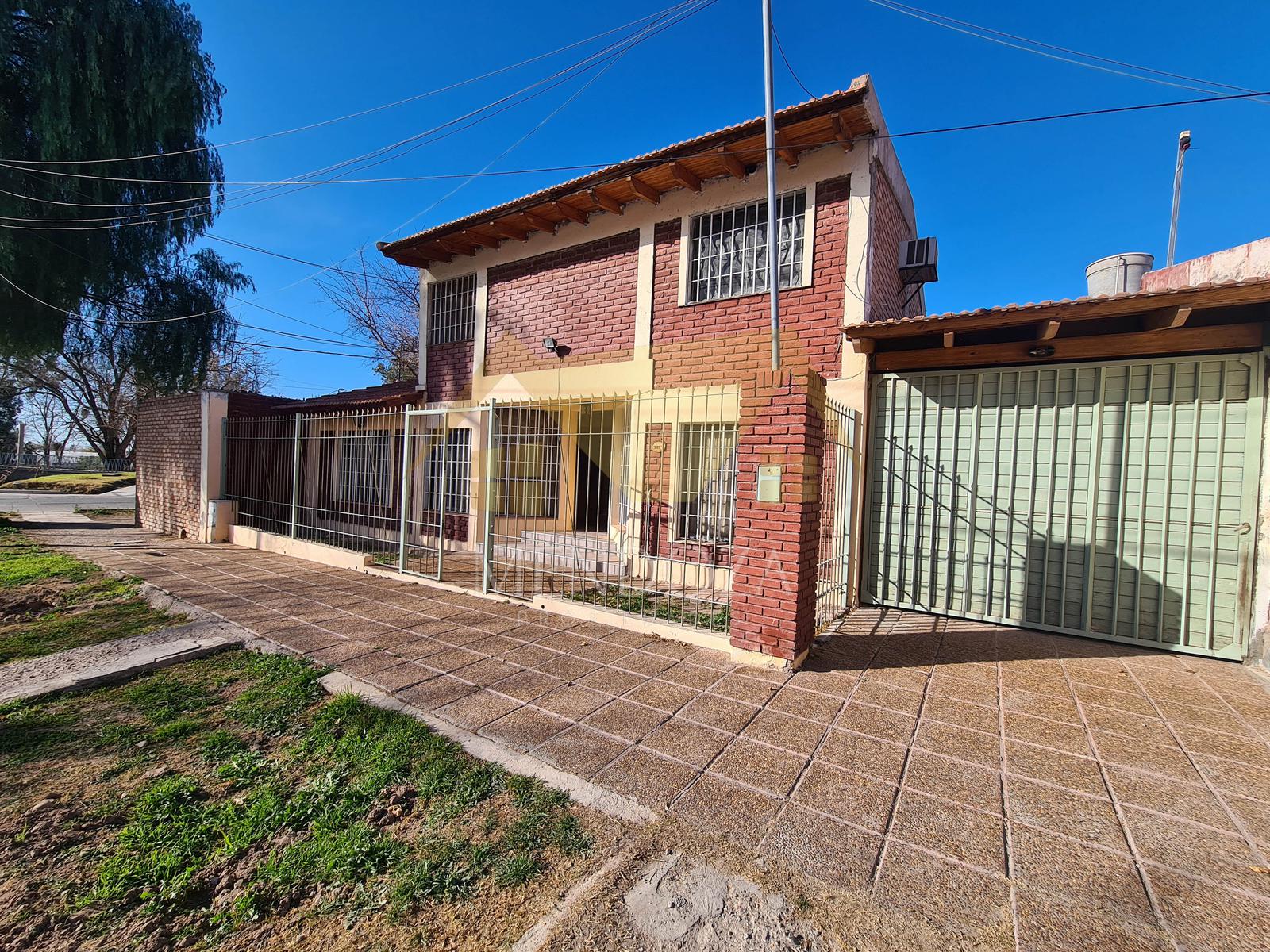 VENTA DE CASA EN BARRIO TRAPICHE DE GODOY CRUZ