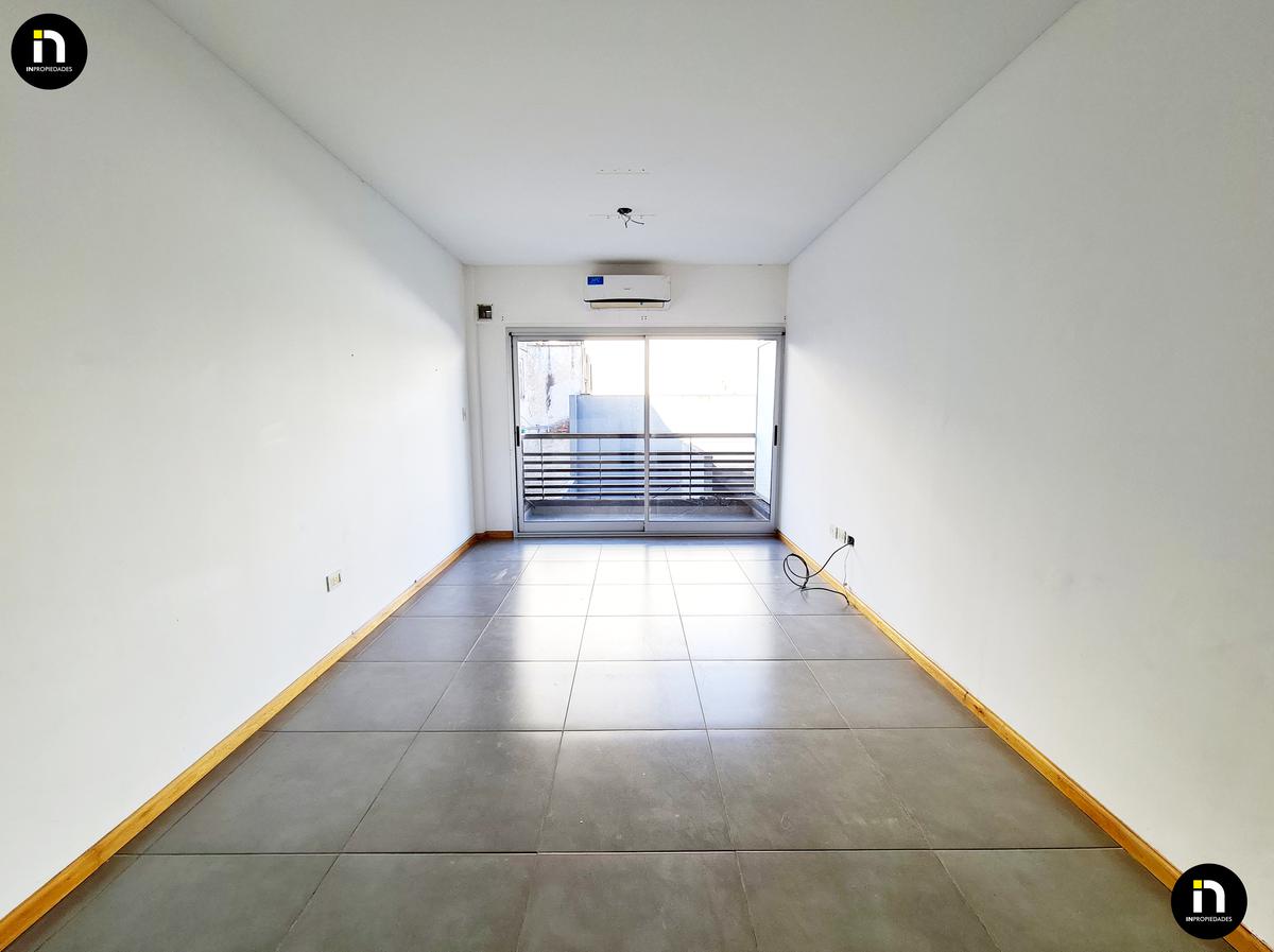 Almagro-Hermoso depto 2 amb c/balcón, cochera fija y cubierta en edificio 5 años antigüedad.-VENTA