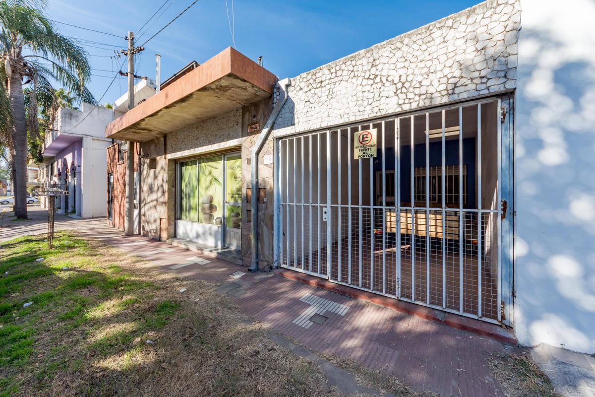 VENTA / Permuta- Casa - 2 dormitorios con local- Capitán Bermúdez, San Lorenzo