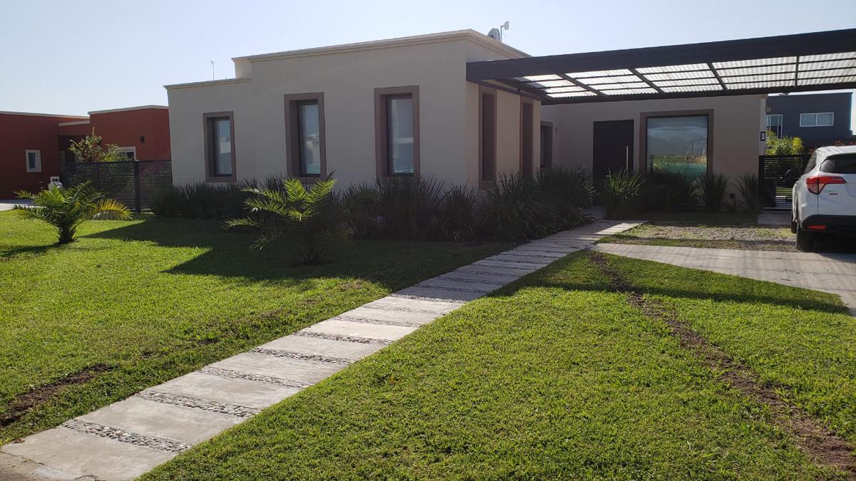 Casa en  Barrio Cerrado 4 Ambientes/Lote Interno/Pileta Climatizada