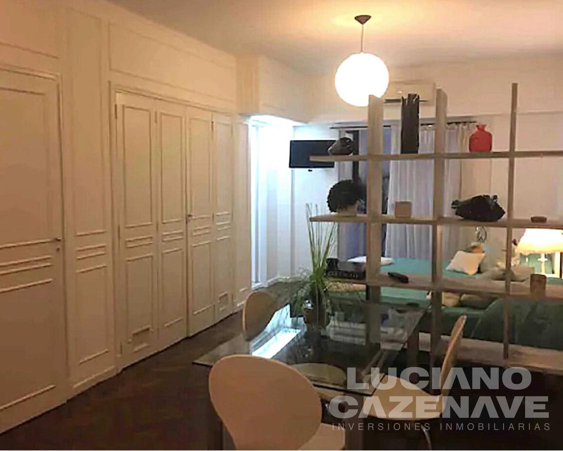 Monoambiente en venta con pequeño patio - Recoleta