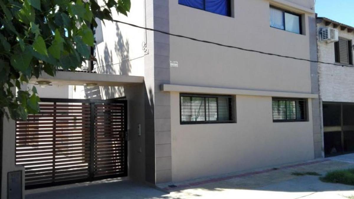 Dúplex en venta - 2 dormitorios 2 baños - Cochera - 94 mts2 - Villa Elvira, La Plata