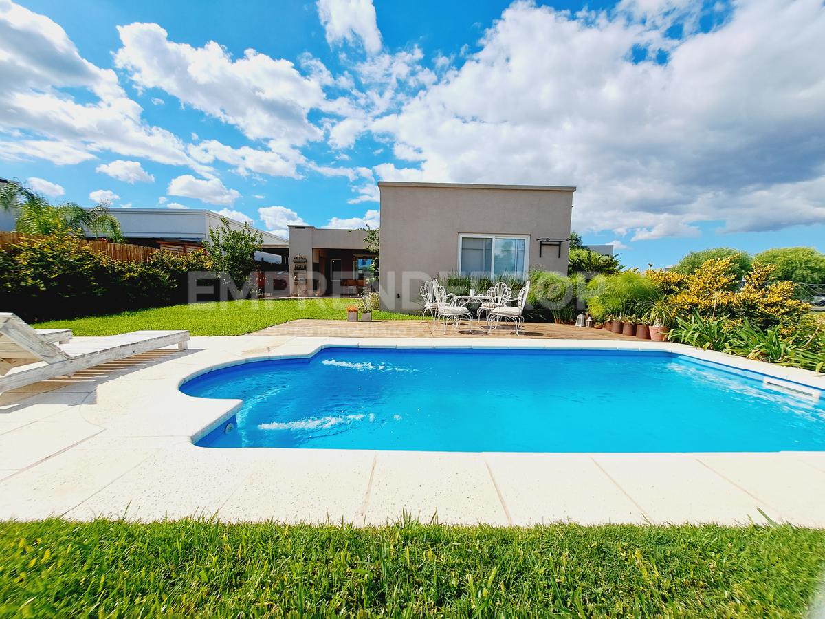 Muy linda casa en venta Piscina Barrio San Ramiro, Pilar del este