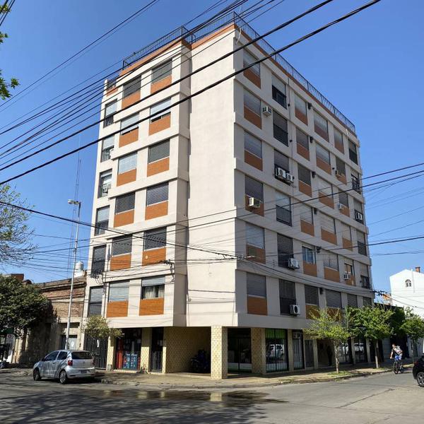 Departamento de tres dormitorios céntrico en venta